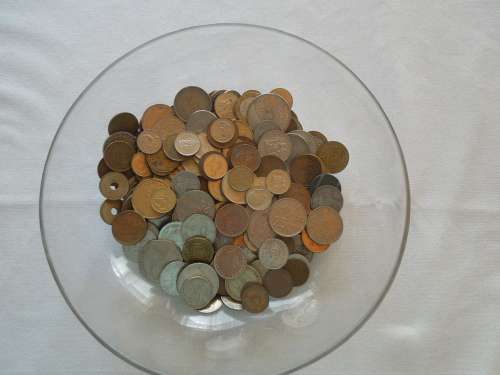 MIXED LOT OF SILVER AND BRONZE COINS from all over.