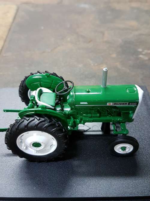 Tractors And The World Of Farming - Issue (138)_Oliver 600