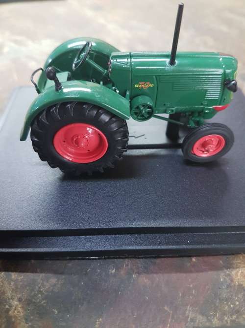 Tractors And The World Of Farming - Issue (105) - Oliver Standard 70 - 1947