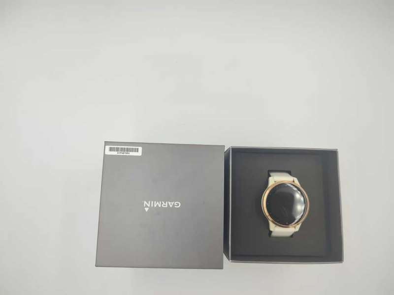 Garmin Vivoactive 4S (40mm, White with Rose Gold Hardware)