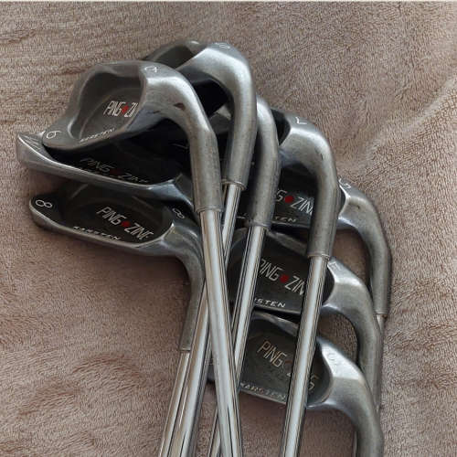 Ping Golfclubs and Cart