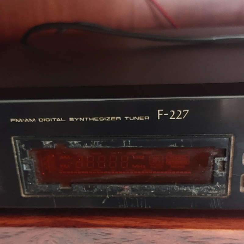 Vintage Pioneer FM/AM Digital Synthesizer Tuner F-227