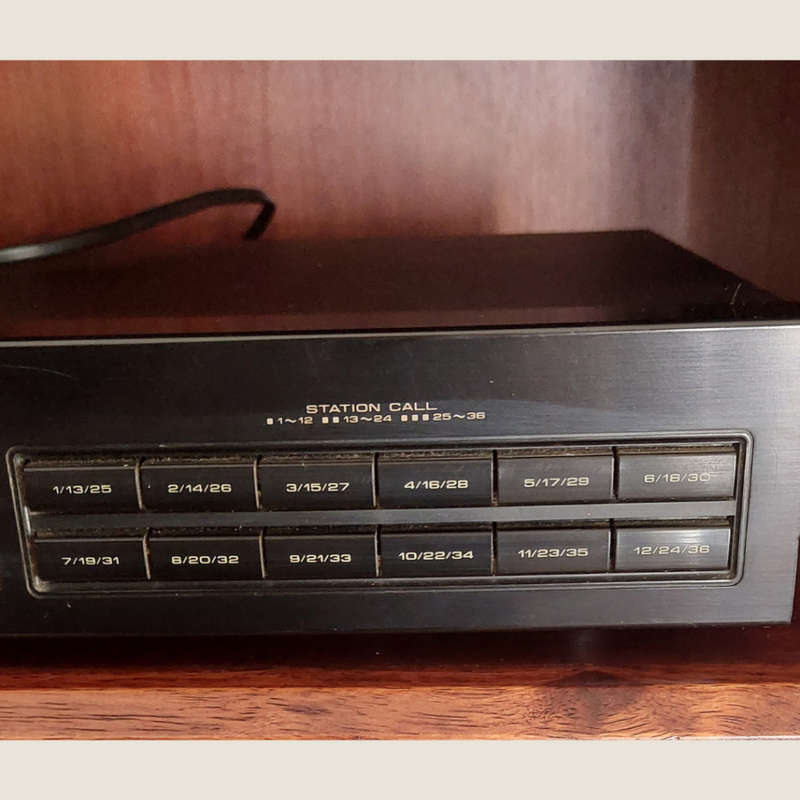Vintage Pioneer FM/AM Digital Synthesizer Tuner F-227