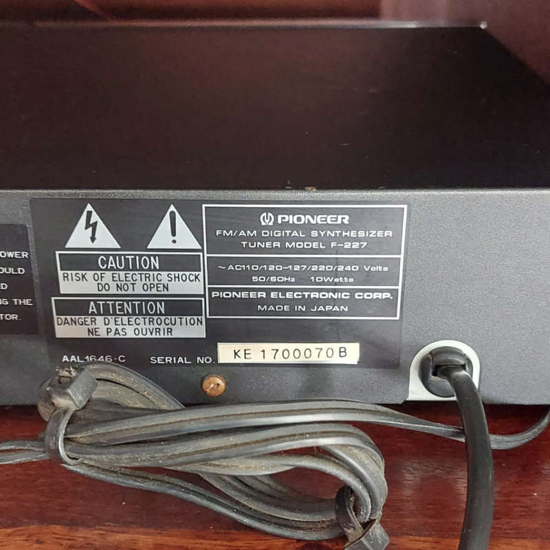 Vintage Pioneer FM/AM Digital Synthesizer Tuner F-227