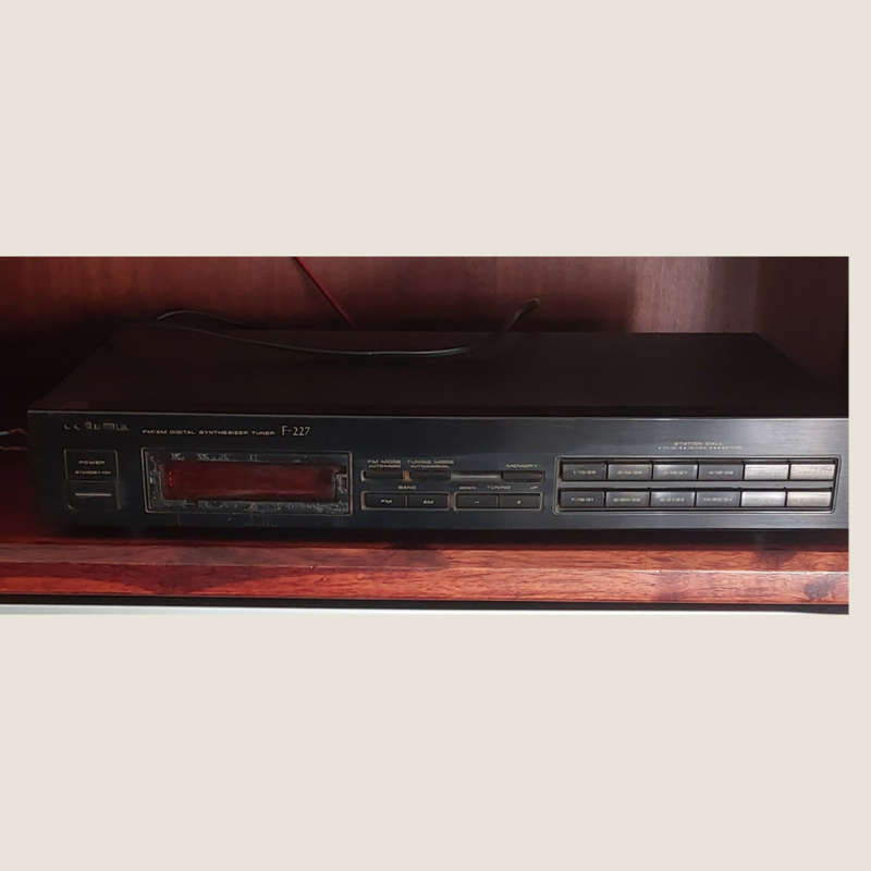 Vintage Pioneer FM/AM Digital Synthesizer Tuner F-227