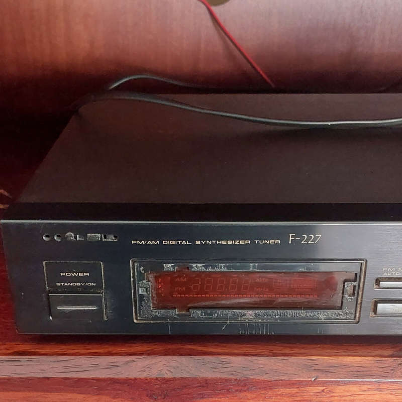 Vintage Pioneer FM/AM Digital Synthesizer Tuner F-227