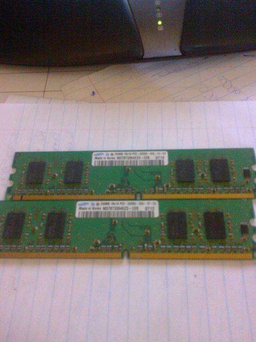 SAMSUNG 256MB 1RX16 PC2-5300U-555-12-C3(DDR2)