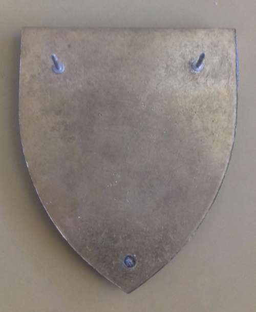 1 Parachute Battalion ...Right Arm Flash .one pin missing ...front is mint condition 100% original