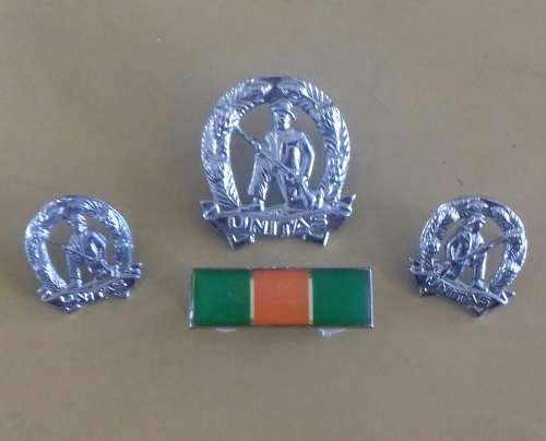 SADF Commando Bar,, collar and beret badges  80's all pins and great condition