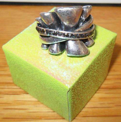Silver ring with bands and black diamante