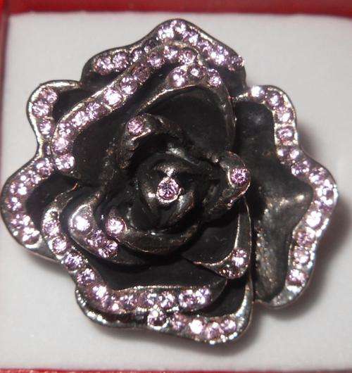 Rose ring with pink diamante - size ajustalbe