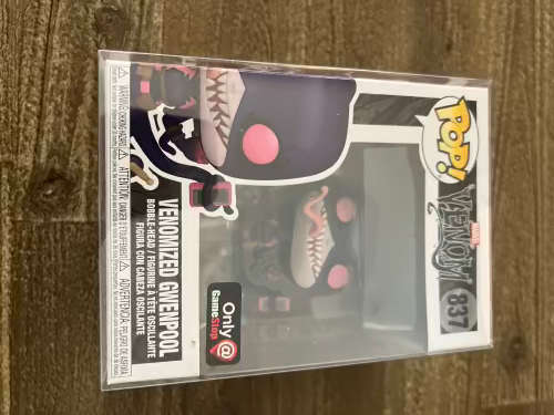 VENOMIZED GWENPOOL!! VENOM!! FUNKO POP!! GAMESTOP EXCLUSIVE!!