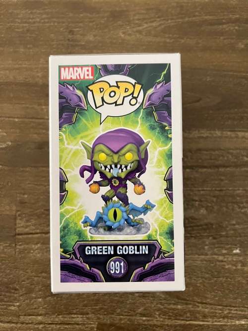 GREEN GOBLIN!!MARVEL!!FUNKO POP!! WALMART EXCLUSIVE!! GITD