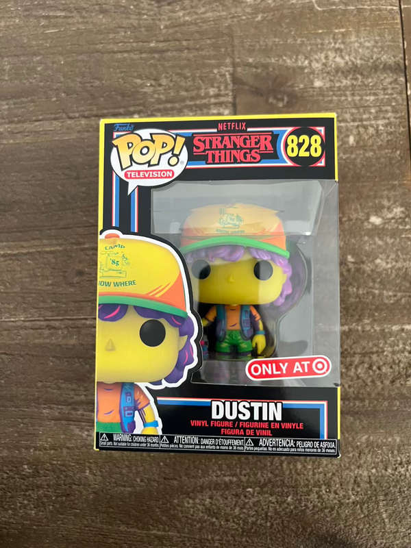 DUSTIN!! STRANGER THINGS!! FUNKO POP!! TARGET EXCLUSIVE!! BLACKLIGHT!!