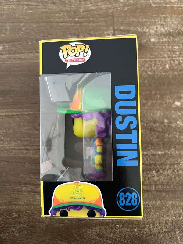 DUSTIN!! STRANGER THINGS!! FUNKO POP!! TARGET EXCLUSIVE!! BLACKLIGHT!!
