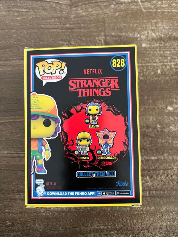 DUSTIN!! STRANGER THINGS!! FUNKO POP!! TARGET EXCLUSIVE!! BLACKLIGHT!!