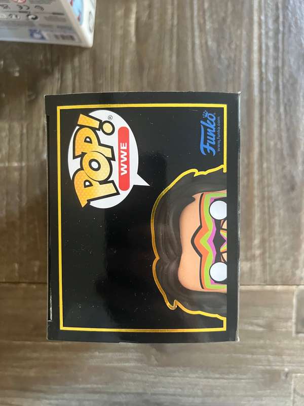 ULTIMATE WARRIOR!!WWE!!FUNKO POP!! GAMESTOP EXCLUSIVE!! POP& PIN!!