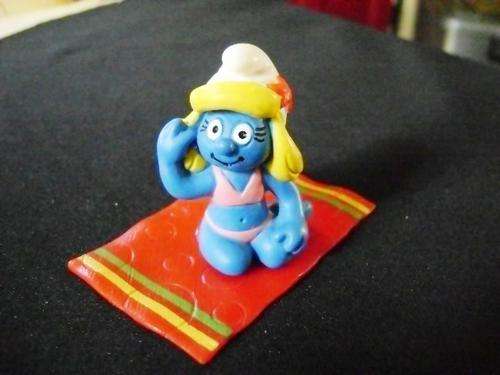 'OO PEYO SCHLEIGH SUN BATHING SMURFETTE