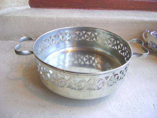 EPNS ENGLAND HOT POT HOLDER OR DOUBLE AS BREAD BASKET