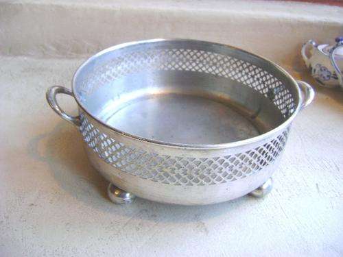 EPNS HOT POT HOLDER OR DOUBLE AS BREAD BASKET