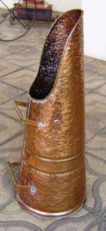 VINTAGE HAMMERED COPPER COAL SHUTTLE