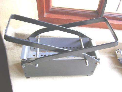 USEFUL WET NEWSPAPER BRICK MAKER