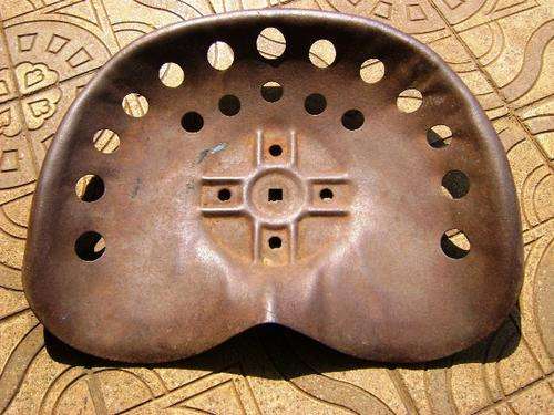 GREAT OLD VINTAGE" VAALJAPIE" TRACTOR SEAT