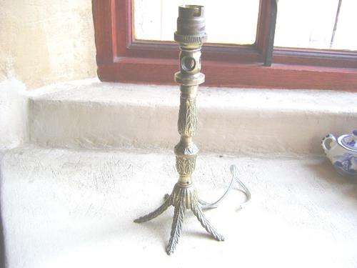 BEAUTIFUL VINTAGE BRASS  ITALIAN STYLE LAMP