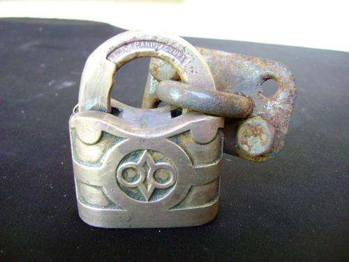 ANTIQUE1890'S BRITISH MANUFACTURED CAST BRONZE TRIANGLE PADLOCK