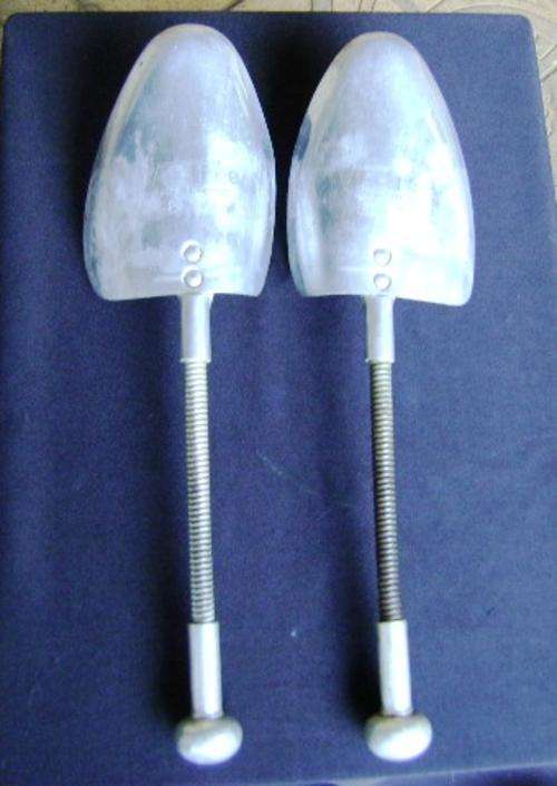 VINTAGE VIC-TREE SHOE STRETCHER/FORM PAIR
