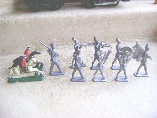VINTAGE GERMAN FLATTY BAND LEAD CAST FIGURINES 70 MM