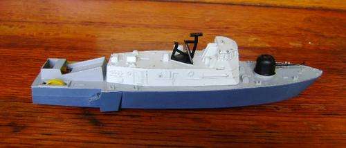 LARGE DINKY TOYS ENGLAND SUBMARINE CHASER DIE CAST