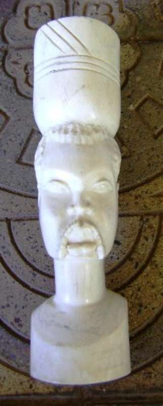 ANTIQUE SOLID IVORY MAN CARVING 580 grams