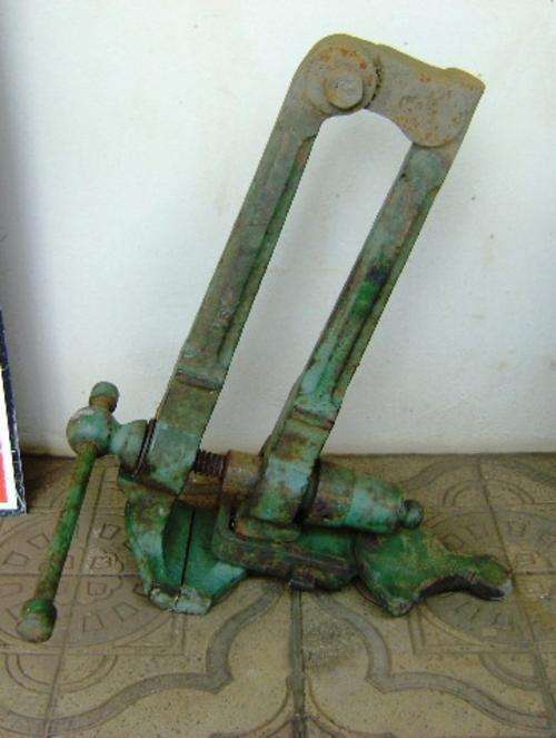 VERY LARGE BLACKSMITH'S VICE