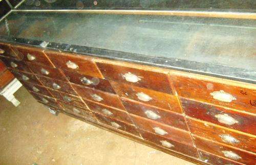 VINTAGE OAK 25 DRAWER HABERDASHERY COUNTER/CABINET