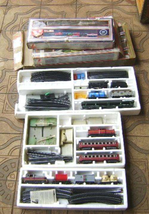 3 X LIMA ITALY HO SCALE TRAIN SETS FOR ONE BID! SOUTH AFRICAN DECALS.