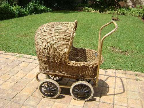 VINTAGE WICKER DOLLS PRAM