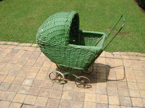 VINTAGE WICKER DOLLS PRAM