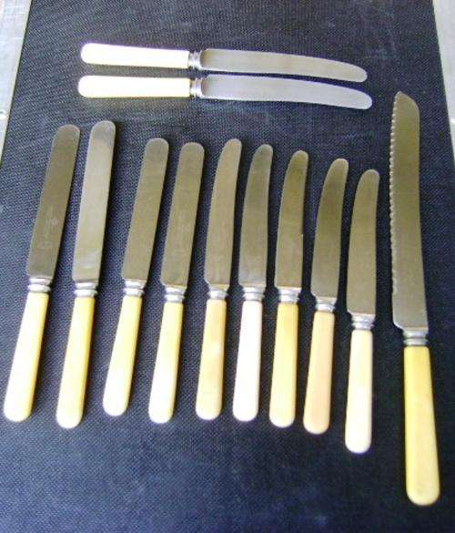 VINTAGE MAKER MARKED SHEFFIELD MIXED LOT OF KNIVES INCLUDING BREAD KNIFE