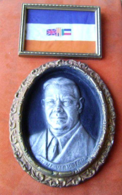 31 MAY 1961 SA FLAG AND SIGNED DR HF VERWOERD PLAQUE