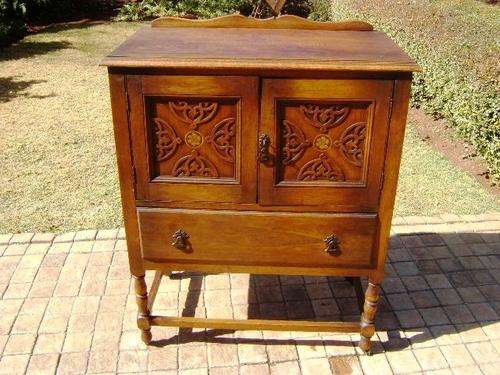 BEAUTIFUL VINTAGE OAK WASH STAND CABINET ON ORIGINAL CASTORS