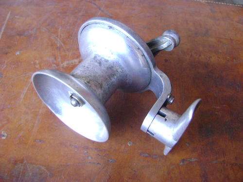 VINTAGE ALUMINIUM AND BRASS CENTER PIN FISHING REEL LEFT OR RIGHT HANDED WITH SWIVEL HEAD
