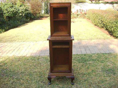 CUTEST LITTLE QUEEN ANNE LEG DISPLAY CABINET