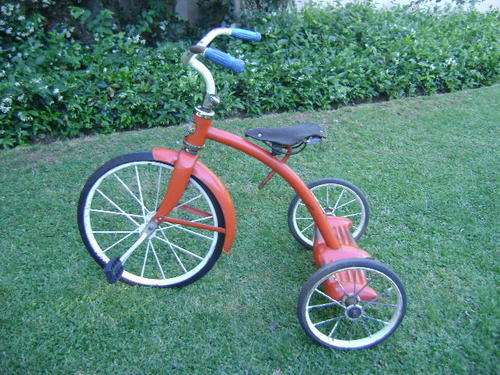 VINTAGE LARGE TRIANG TRICYCLE IN VERY GOOD CONDITION
