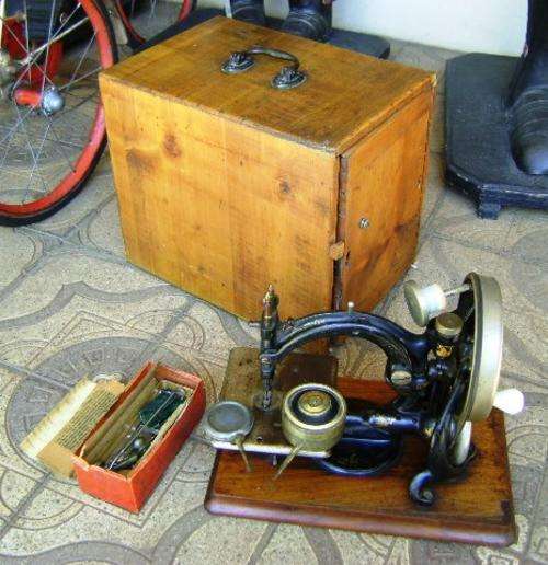 RARE FRISTER AND ROSSMANN NO 2166 CIRCA 1870'S CHAIN STITCH SEWING MACHINE