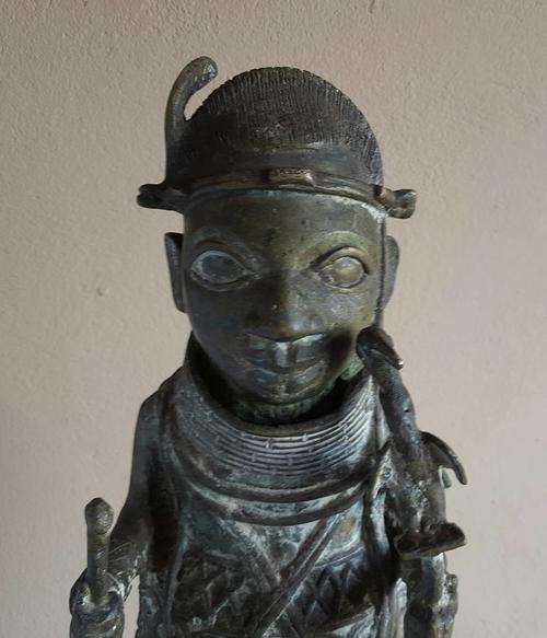 BENIN WOMAN BRONZE FIGURE 450 MM HIGH
