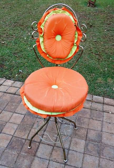 VINTAGE VANITY CHAIR