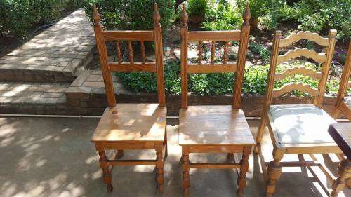 SOLID OAK JACOBEAN DINNING ROOM SET WITH LADDER BACK CHAIRS.