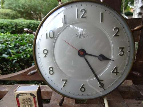 VINTAGE SMITHS ENGLAND SHIPS WHEEL CLOCK
