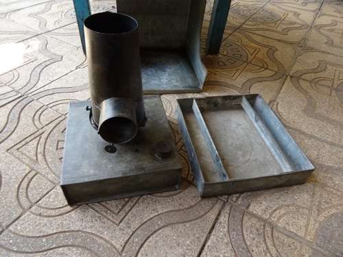ANTIQUE CHICKEN/DUCK EGG SELF REGULATING PARAFFIN INCUBATOR